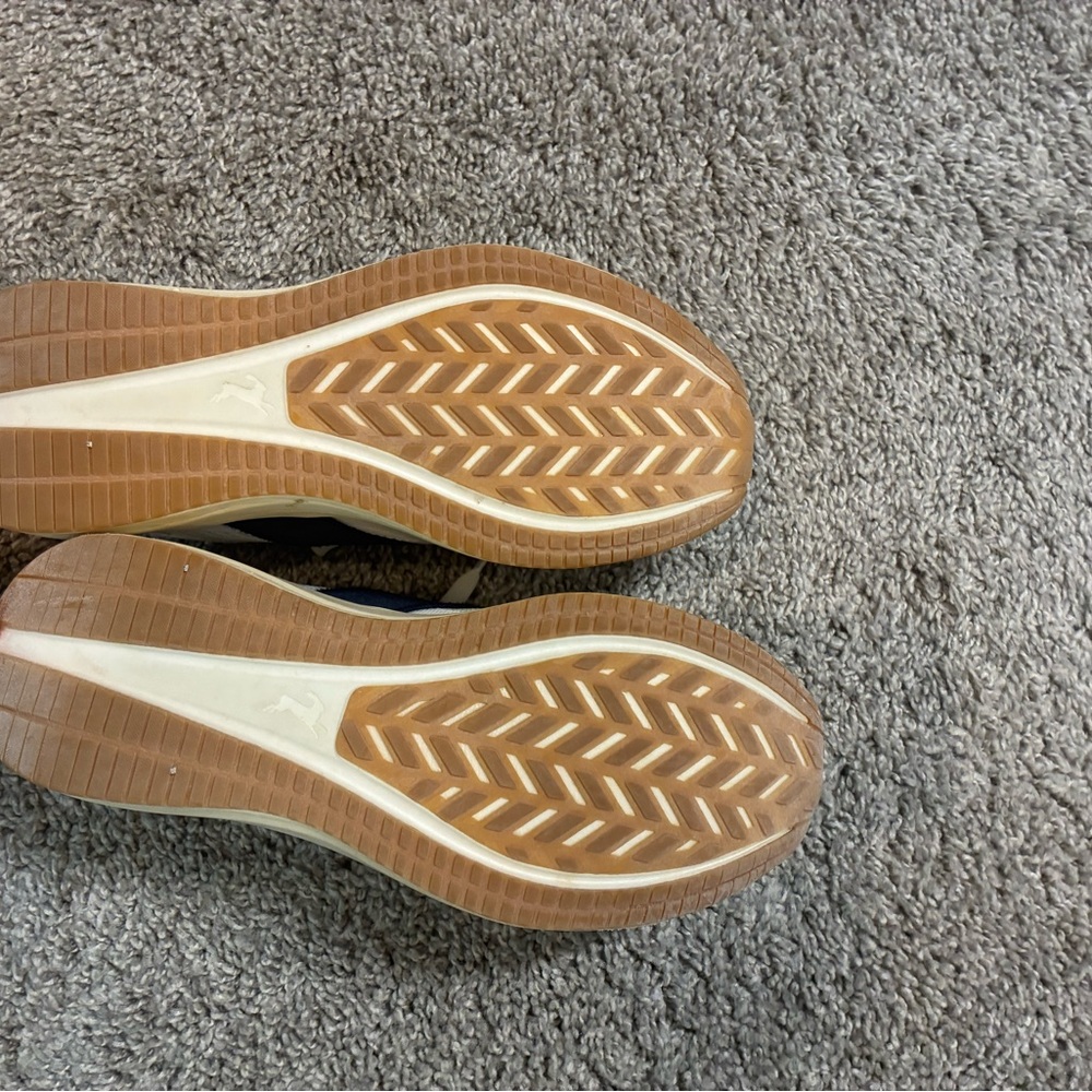 Tracksmith Elliot runner  Cream and Navy Running Shoes Size 9 - Picture 4 of 5
